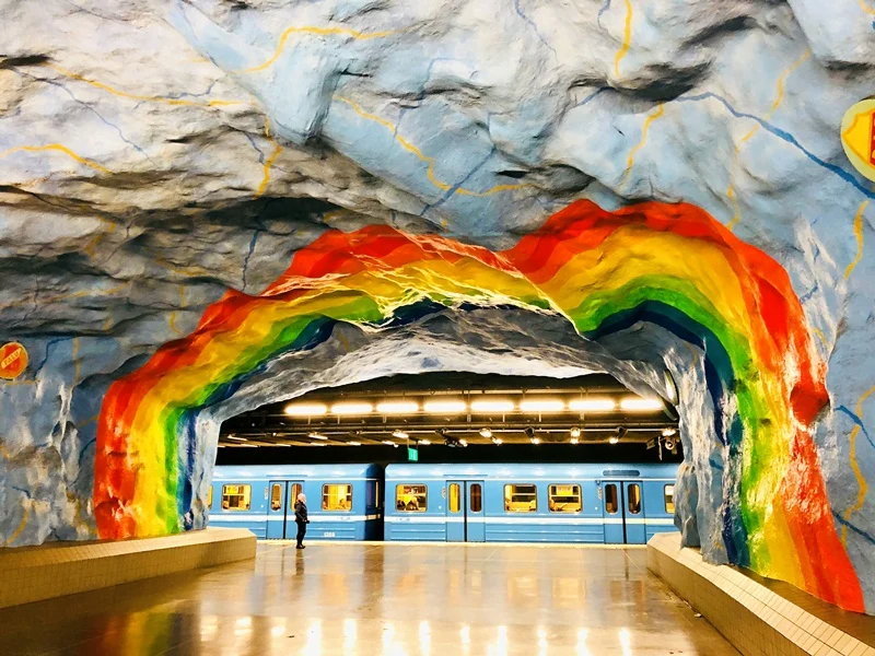 Stockholm Metro สถานีรถไฟฟ้าใต้ดินที่สวยที่สุดในโลก !