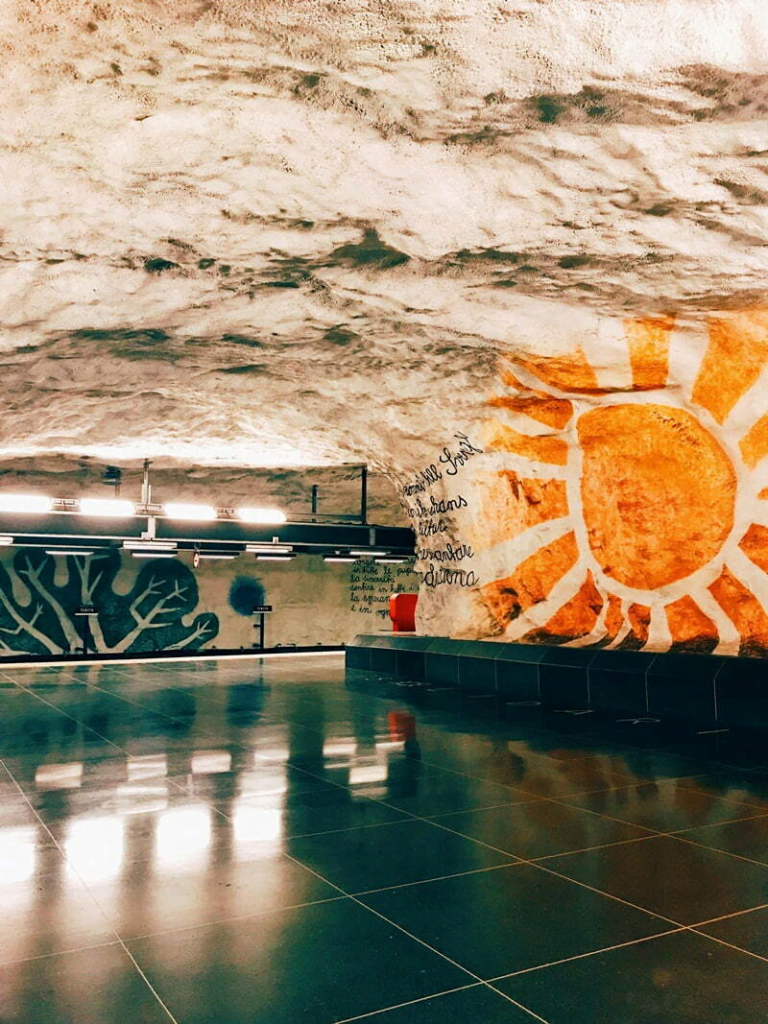 Stockholm Metro สถานีรถไฟฟ้าใต้ดินที่สวยที่สุดในโลก !