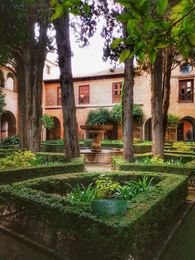 ตามรอยซีรี่ย์ที่พระราชวังและป้อมปราการสุดอลังแห่งสเปน The Alhambra