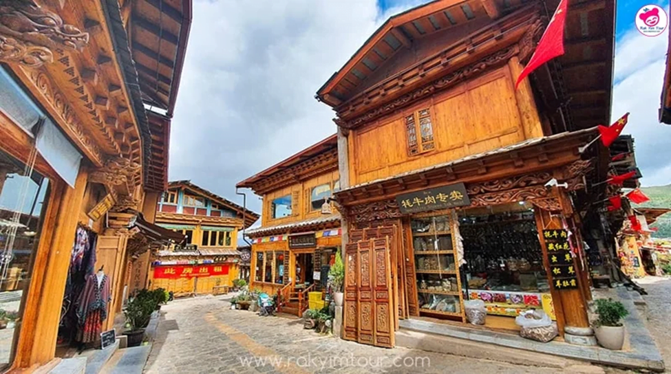 เดินเล่น ย่านเมืองเก่า แชงกรีล่า สุดคลาสสิกที่ Dukezong Ancient Town