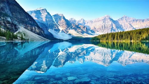Moraine Lake ทะเลสาบสีฟ้าสดใสแห่งแคนาดา