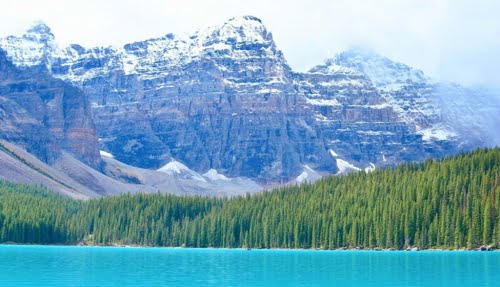 Moraine Lake ทะเลสาบสีฟ้าสดใสแห่งแคนาดา