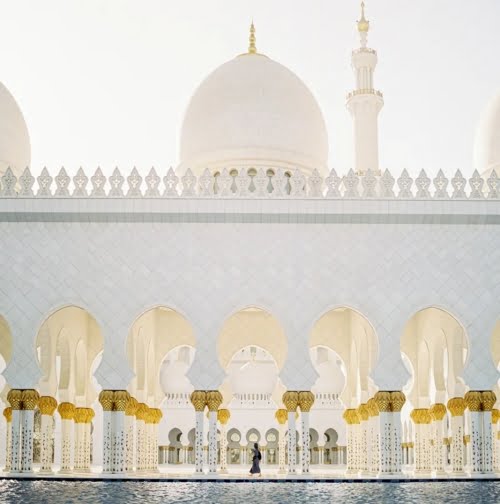 Sheikh Zayed Grand Mosque หนึ่งในมัสยิดที่สวยที่สุดในโลก