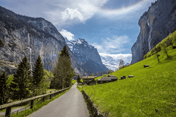Lauterbrunnen หมู่บ้านกลางหุบเขาสวิตเซอร์แลนด์