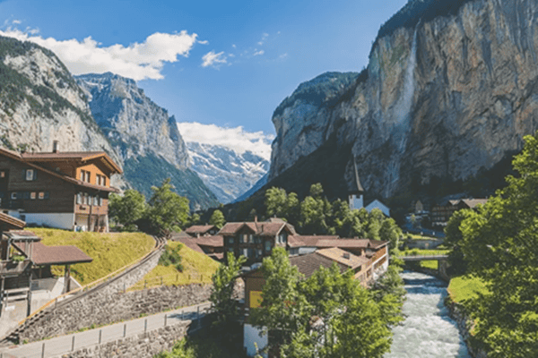 Lauterbrunnen หมู่บ้านกลางหุบเขาสวิตเซอร์แลนด์