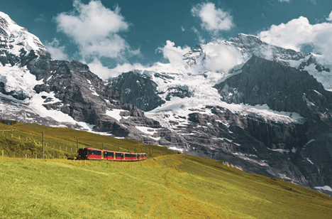 จุงเฟรา (Jungfrau) หนึ่งในยอดเขาที่สูงที่สุดบนเทือกเขาแอลป์